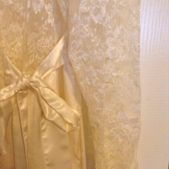 Vintage Marks & Spencer Lace Cream Bathrobe Robe Size UK 8-10 Lingerie - Picture 3 of 11